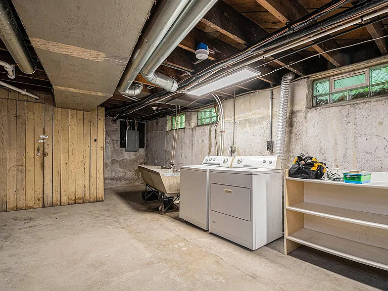 719 Fulton St E — Photo 25