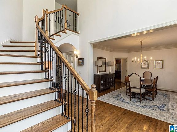 2nd image of 1800 Surrey Oaks Ln