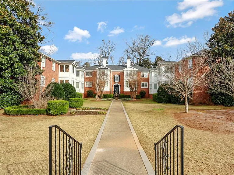 115 Peachtree Memorial Dr NW #C2 — Photo 19