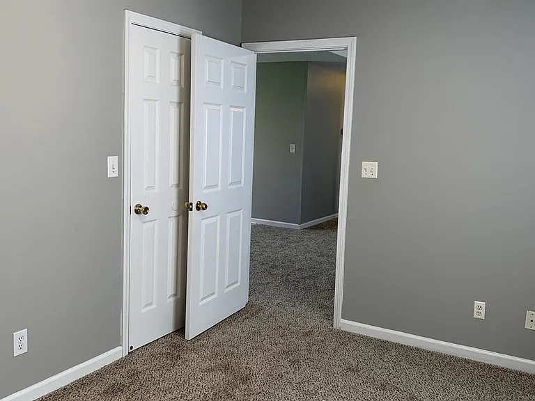 102 Eaglewood Ct — Photo 10