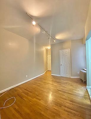 3rd image of 512 E 80th St APT 22