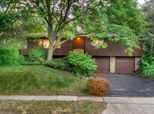 921 Greenwich Dr, Madison, WI 53711