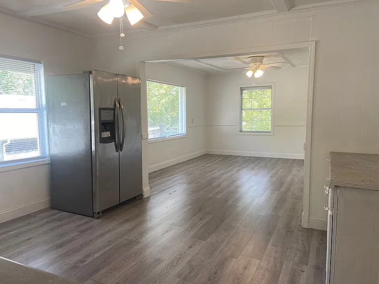 703 Brown St — Photo 8
