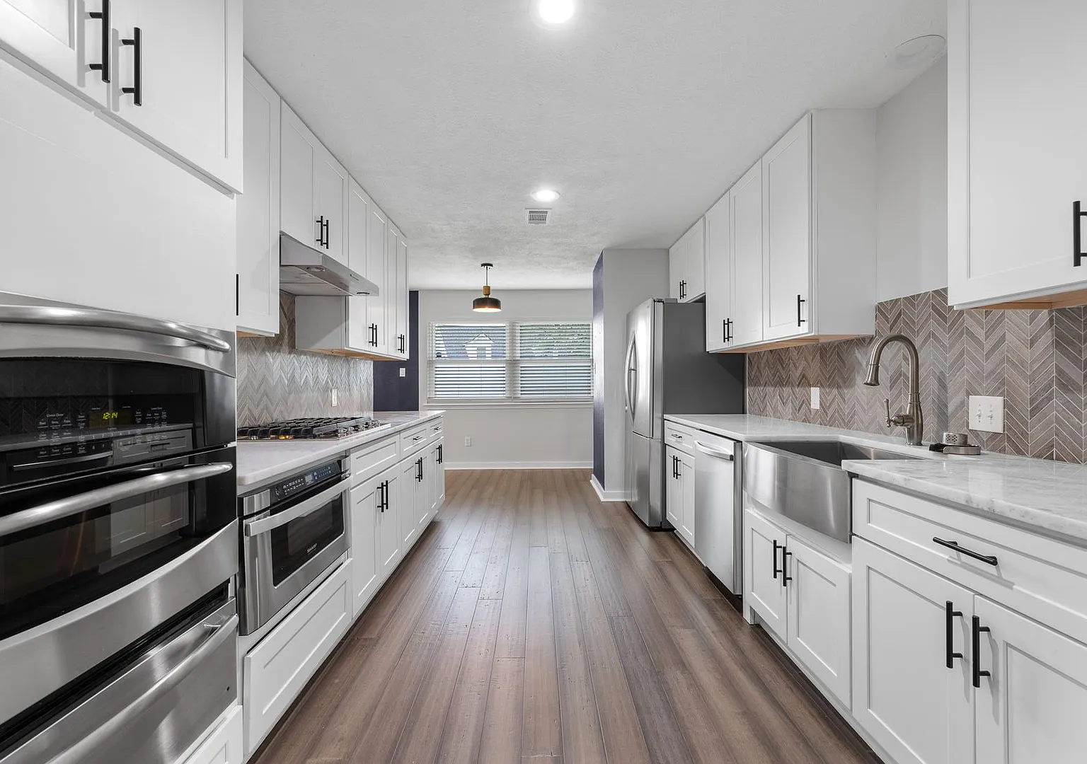 September Move in! 4 Bed/2 Bath House in South Knoll W/ Huge Yard — Photo 1