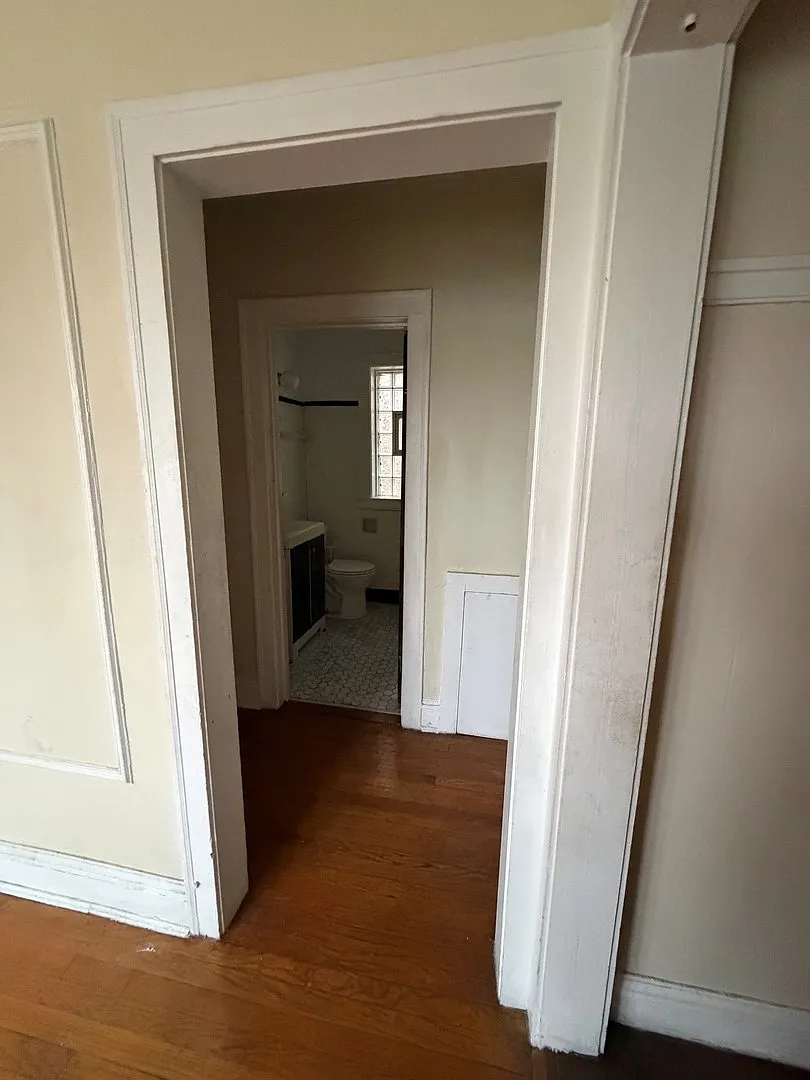 3 bed, 900 sqft, $1,200 — Photo 3