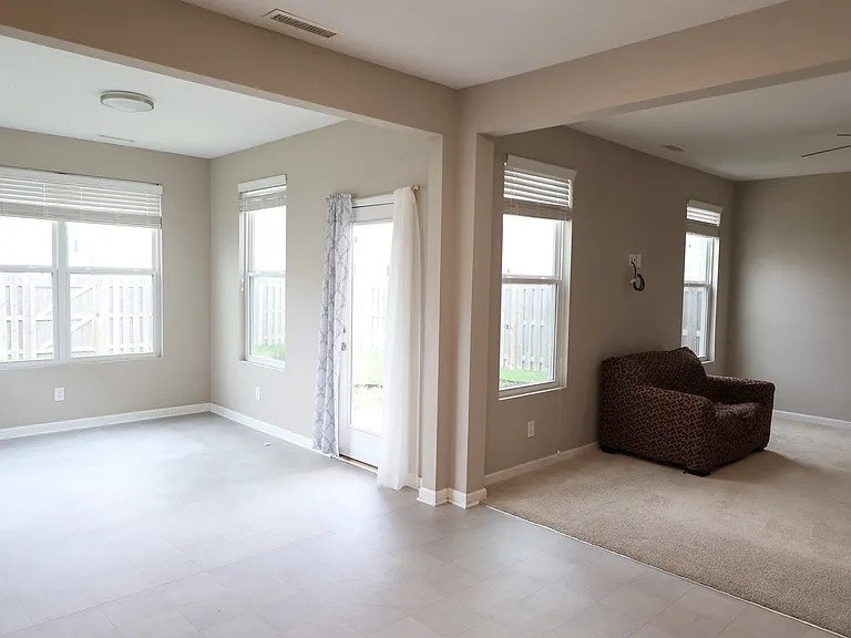 1899 Lakecrest Dr — Photo 16