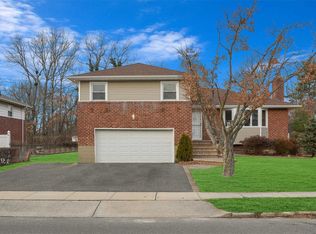 35 Hicks Ave, Syosset, NY 11791