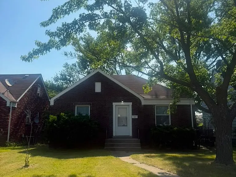 207 Taft St — Photo 2