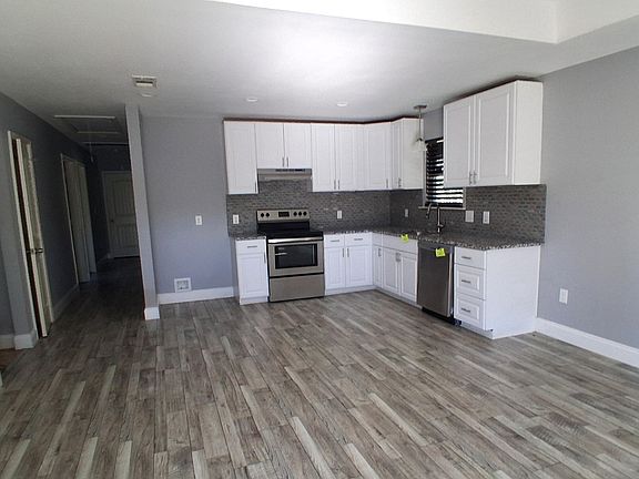 2nd image of 1102 Hemphill St