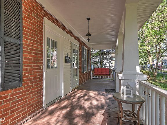 4th image of 314 Lamont St