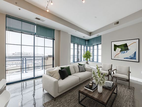 Living room with 10-foot ceilings with city views