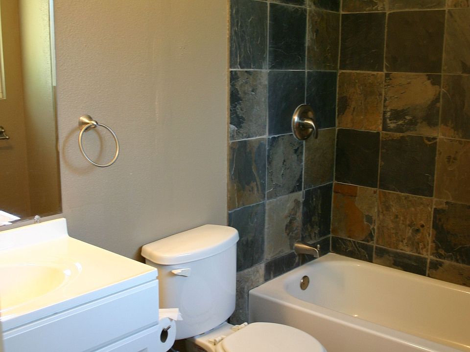 2nd image of 138 Lancer Ave