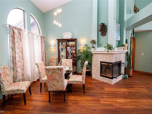 5th image of 372 N Bayshore Dr