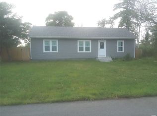 18 Waverly Rd, Shirley, NY 11967