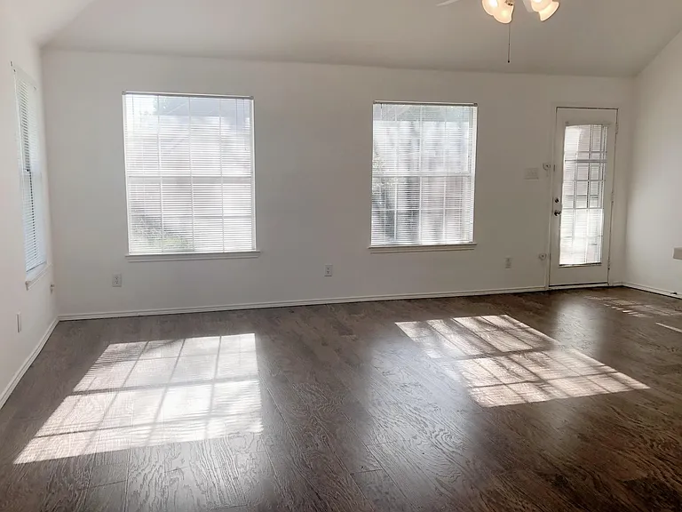 9113 Couples Dr — Photo 2