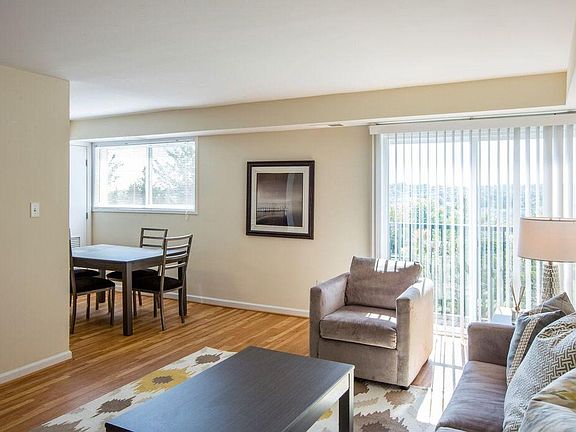 4th image of 2900 Seay St #4cef70366