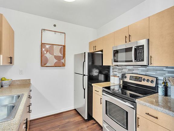 4th image of 425 W Beech St Unit 1252
