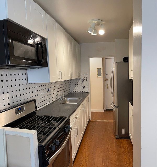 1st image of 2928 W 5th St #S4