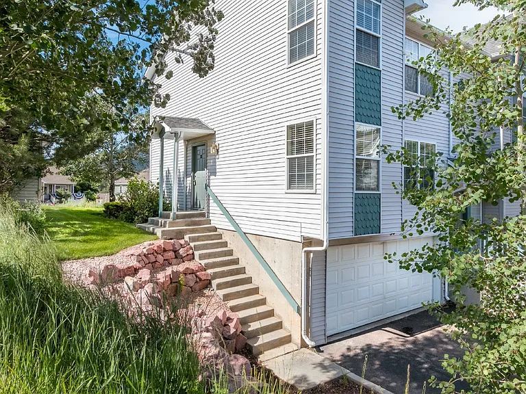 56 Vale Cir — Photo 2