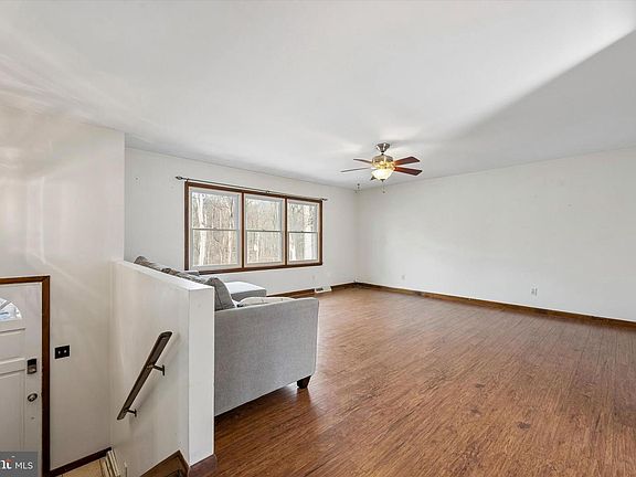 4th image of 216 Mature Rd