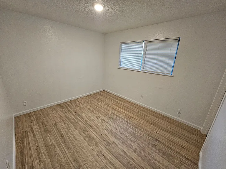 25191 Grant St #2 — Photo 8