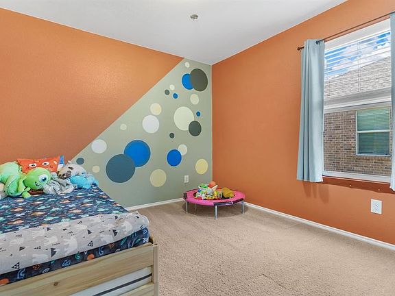 3rd image of 309 Laurenbrooke Dr
