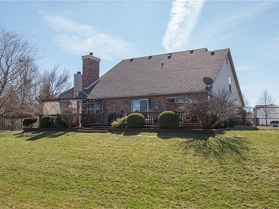 4th image of 5523 Oakcrest Dr