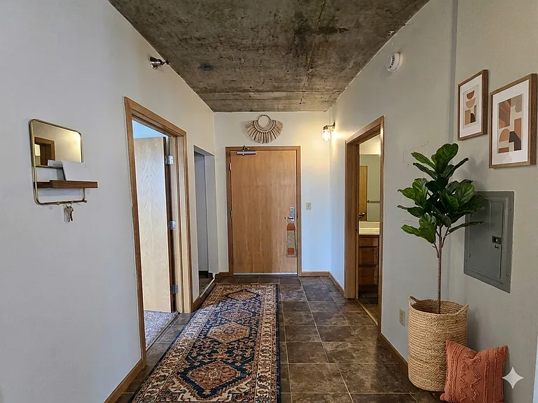 University Dale Apartments — Photo 4