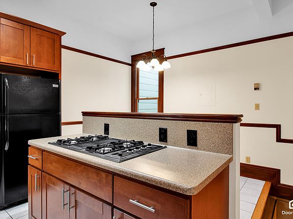 2nd image of 34 Germania St