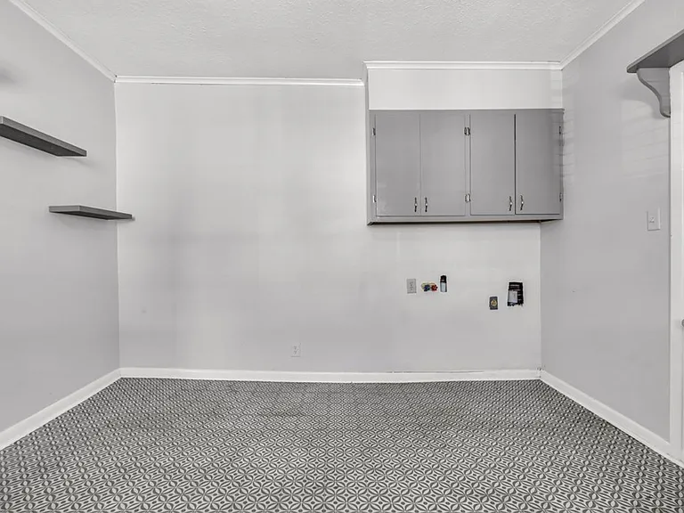 654A W Main St — Photo 8