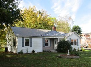 308 Lake Park Dr, Richlands, VA 24641