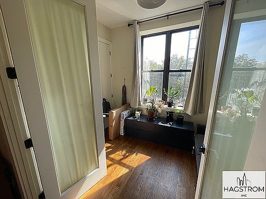 1st image of 563 Evergreen Ave #3L
