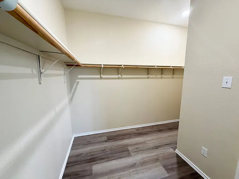 6404 Mundo Dr — Photo 12