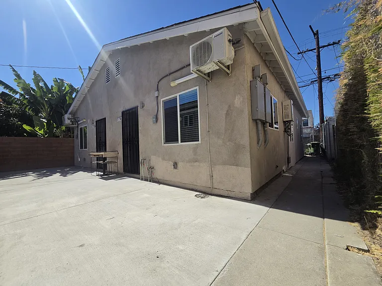 1715 W 64th St #1/4 — Photo 13