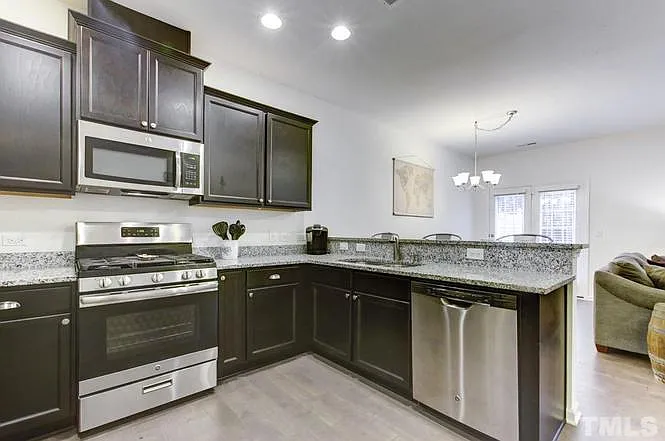 509 Commons Dr — Photo 5