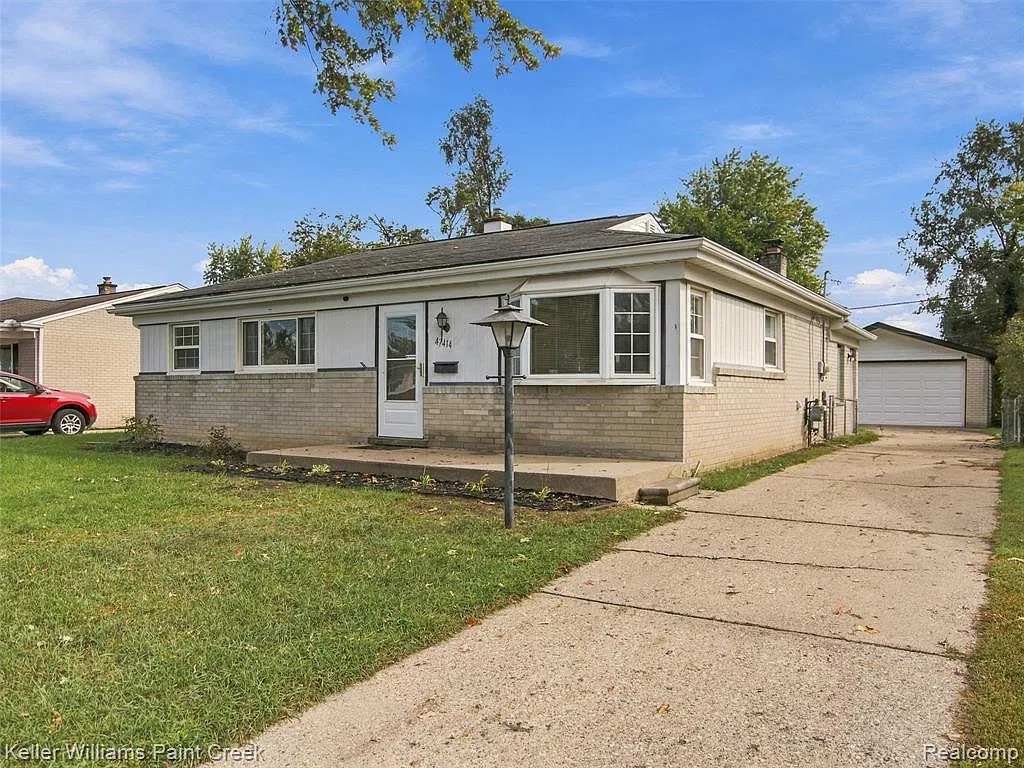 3 bed, 1.0 bath, 1227 sqft, $2,100 — Photo 4