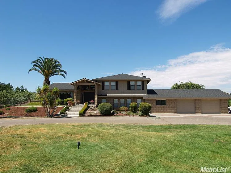 449 Shire Way photo 1