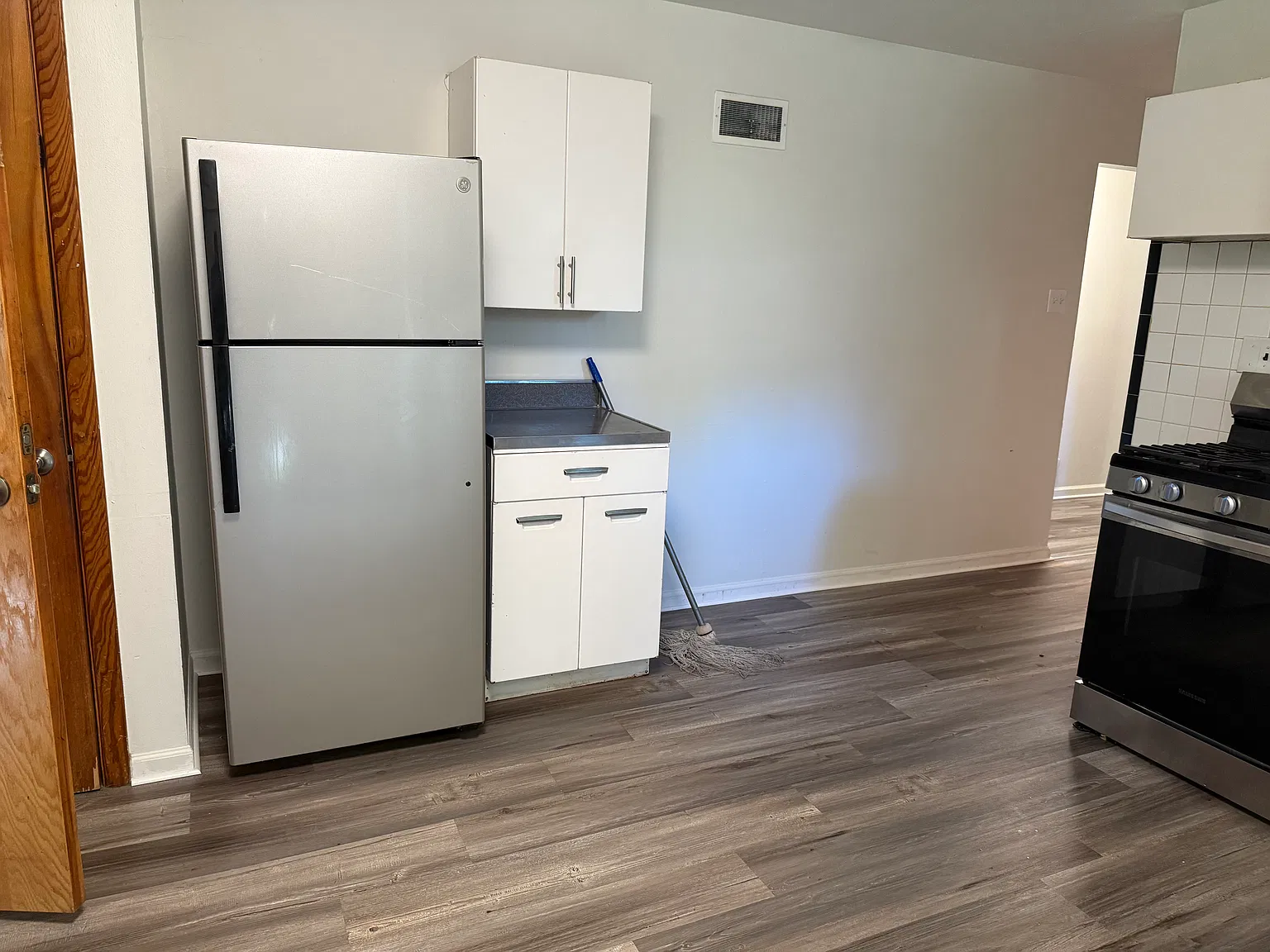 3 bed, 1.5 bath, 1040 sqft, $1,750 — Photo 4