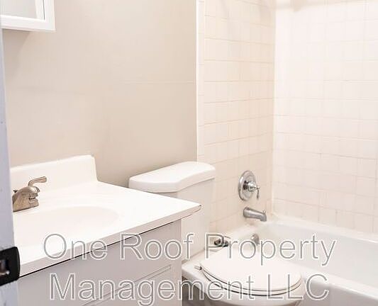 4th image of 3115 Barnett Ave #A