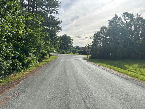 4th image of 21 Riverside Dr