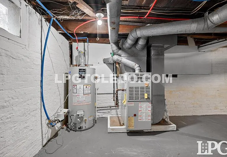 921 Berry St — Photo 33