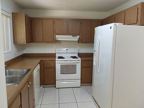 3rd image of 7611 SW 8th Street