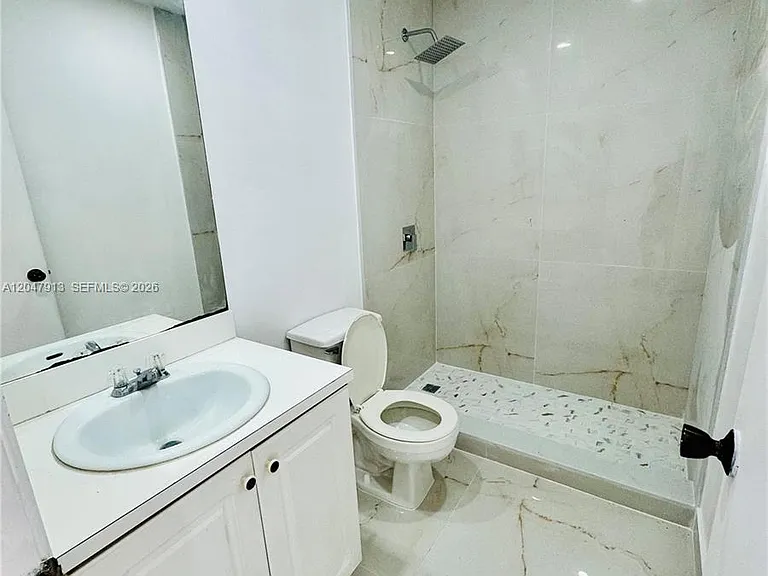 6245 Kendale Lakes Cir #208 — Photo 9