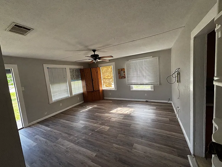 309 E Avenue L #B — Photo 3