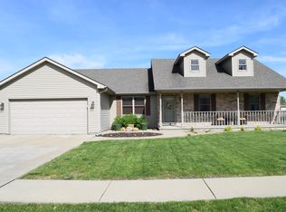 1208 White Birch Dr, Chatham, IL 62629