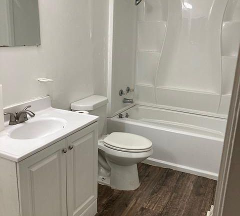 Full bath on 2nd floor