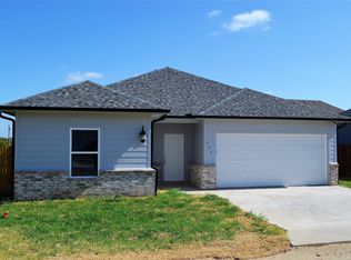 306 Hoover Dr, Mabank, TX 75147