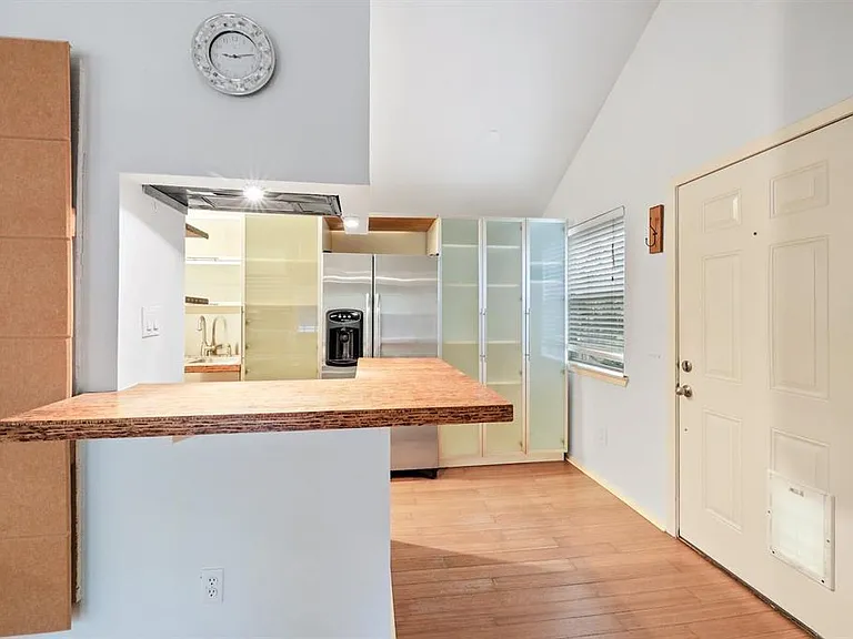 1110 W 22nd St #8 — Photo 6