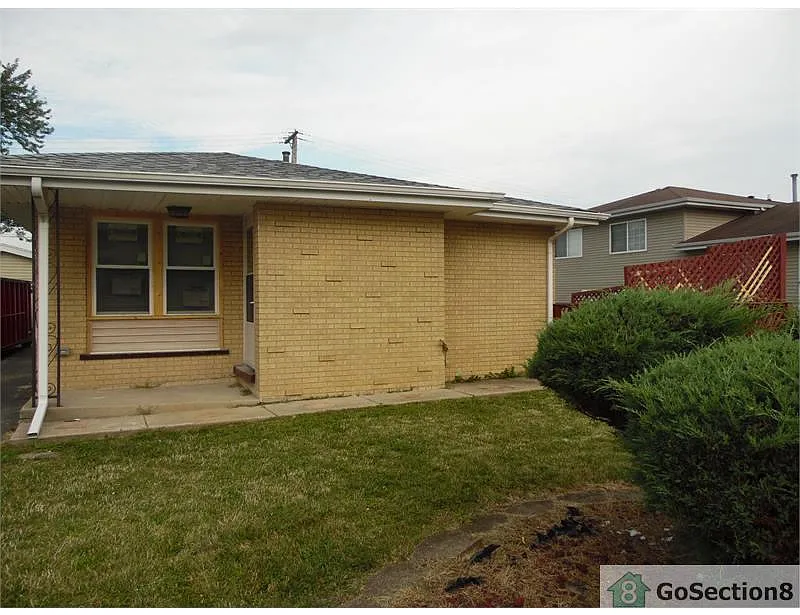 15455 Millard Ave photo 1