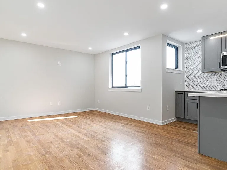 2636 Belgrade St — Photo 3